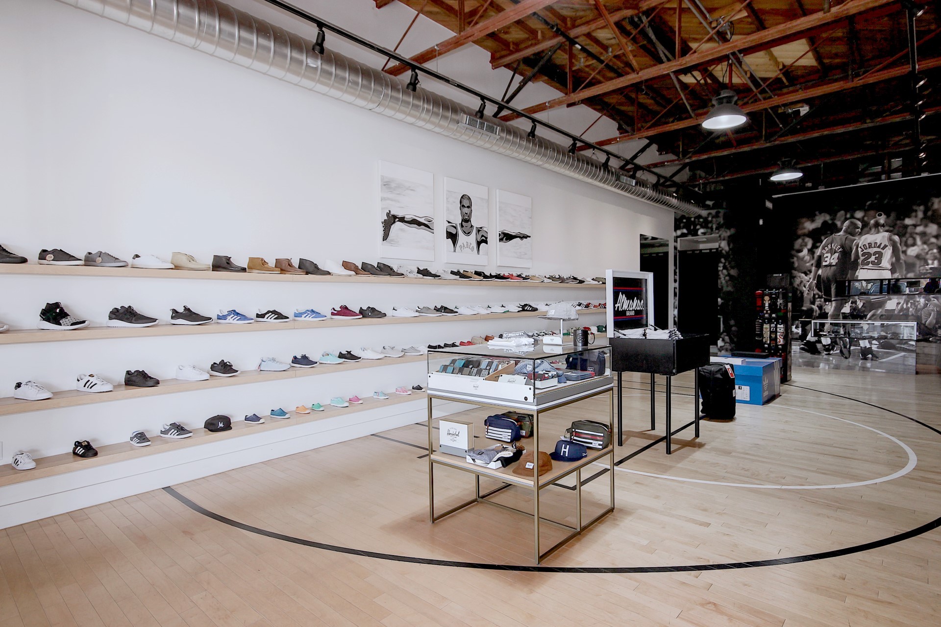 Manor PHX – A Historic Shell Building Renovation & Retail Tenant Improvements Manor PHX – A Historic Shell Building Renovation & Retail Tenant Improvements