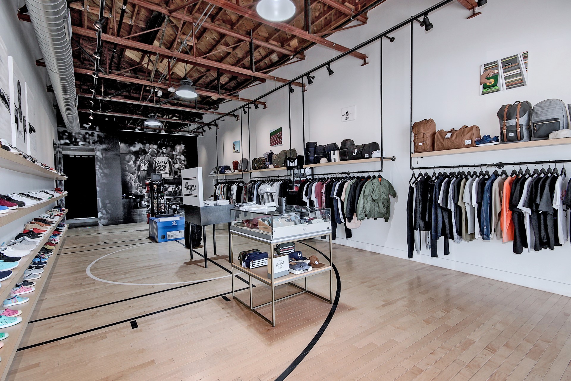 Manor PHX – A Historic Shell Building Renovation & Retail Tenant Improvements Manor PHX – A Historic Shell Building Renovation & Retail Tenant Improvements
