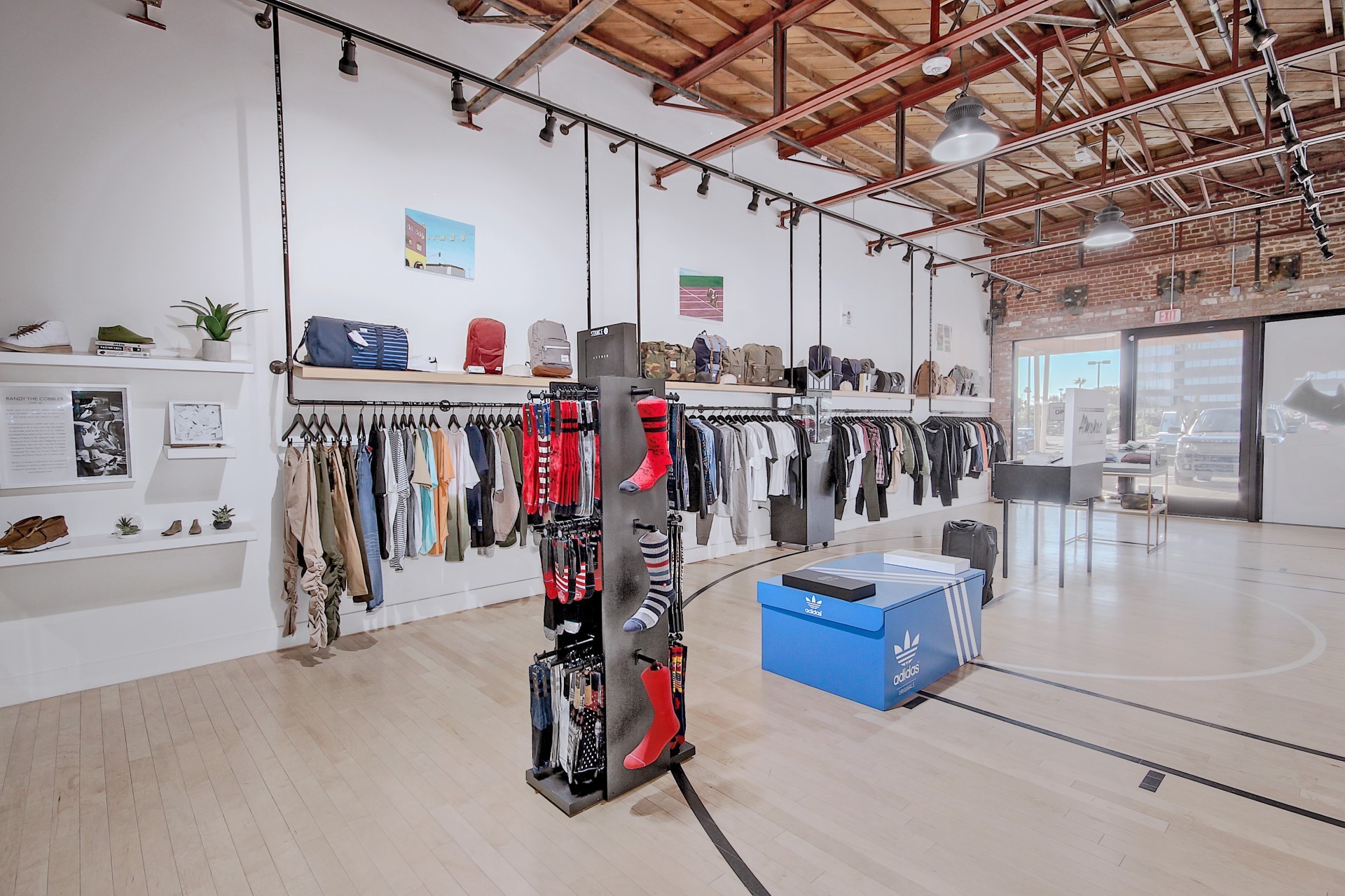 Manor PHX – A Historic Shell Building Renovation & Retail Tenant Improvements Manor PHX – A Historic Shell Building Renovation & Retail Tenant Improvements