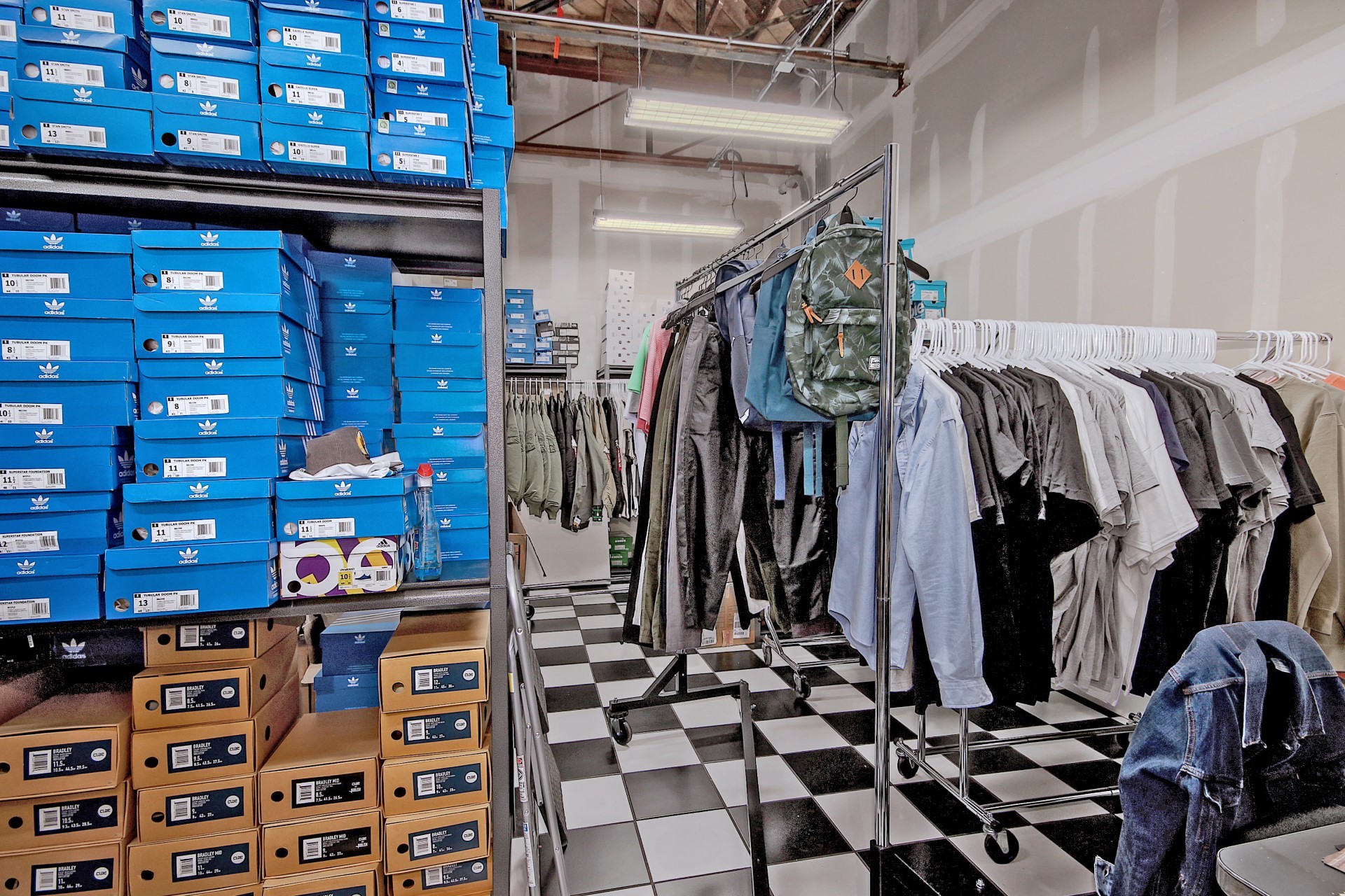 Manor PHX – A Historic Shell Building Renovation & Retail Tenant Improvements Manor PHX – A Historic Shell Building Renovation & Retail Tenant Improvements